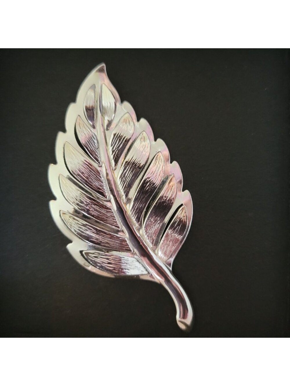 Vintage Leaf Brooch Silver Tone Metal - Elegant & Timeless Jewelry Piece